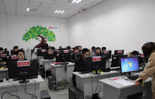 1551064724584262.jpg 配图1 云和数据Python新班开班仪式.jpg