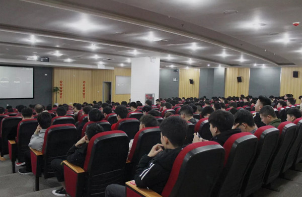 1552974593243632.jpg 配图1 云和数据5大专业新生集体开学典礼.jpg